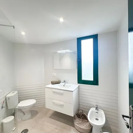 1the Location - Americas & Parking شقة